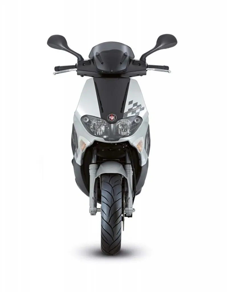 SCOOTER NEUF GILERA RUNNER 50 BLACK SOUL ET WITHE SOUL LA SEYNE SUR MER