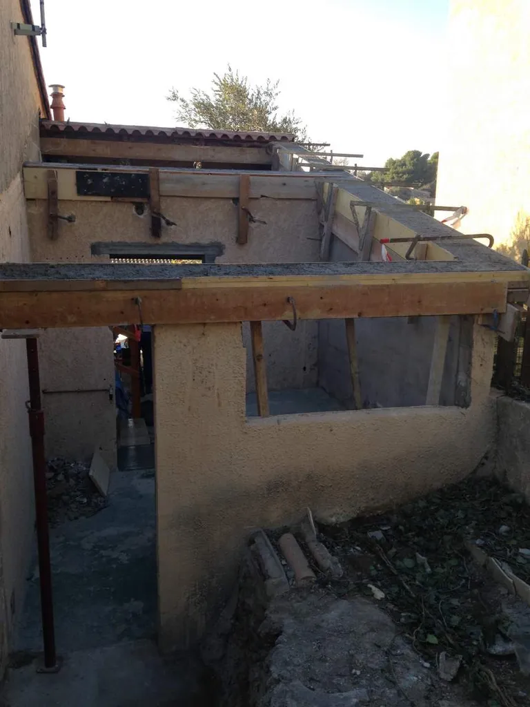 Rénovation partielle d'une toiture de maison individuelle 13300 Salon de Provence - arases et linteaux 