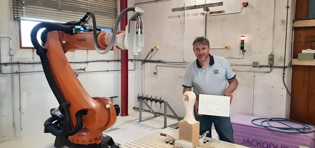 David Chojnacki avec son robot d'usinage