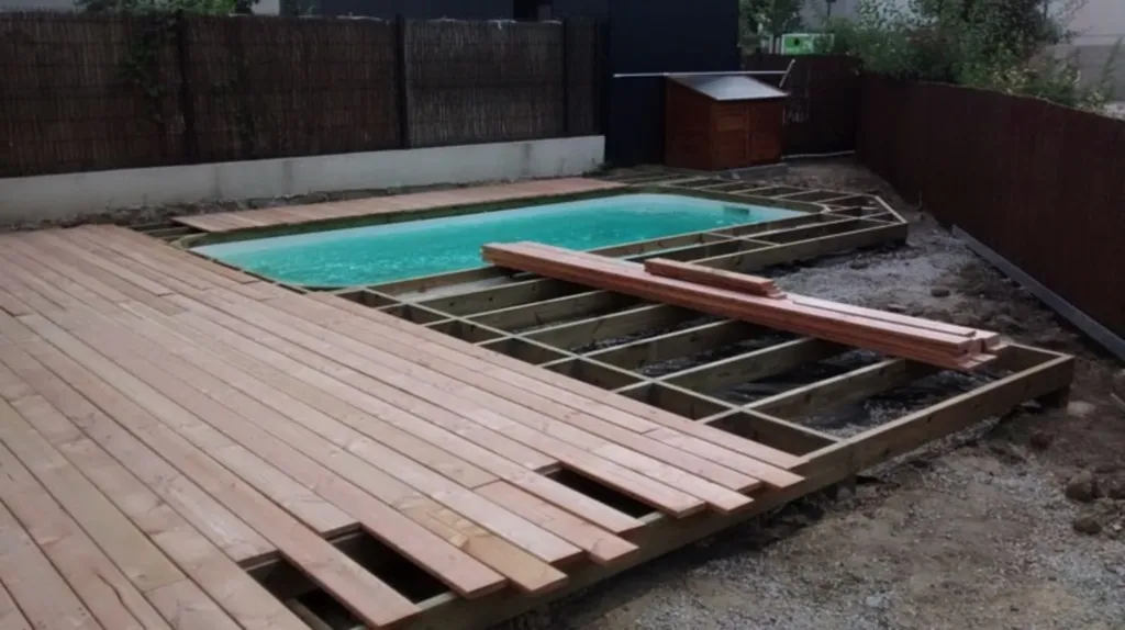 Lames de terrasse en douglas longue portée pour vos aménagements extérieurs à Lavérune Proche de Montpellier  dans l'Hérault