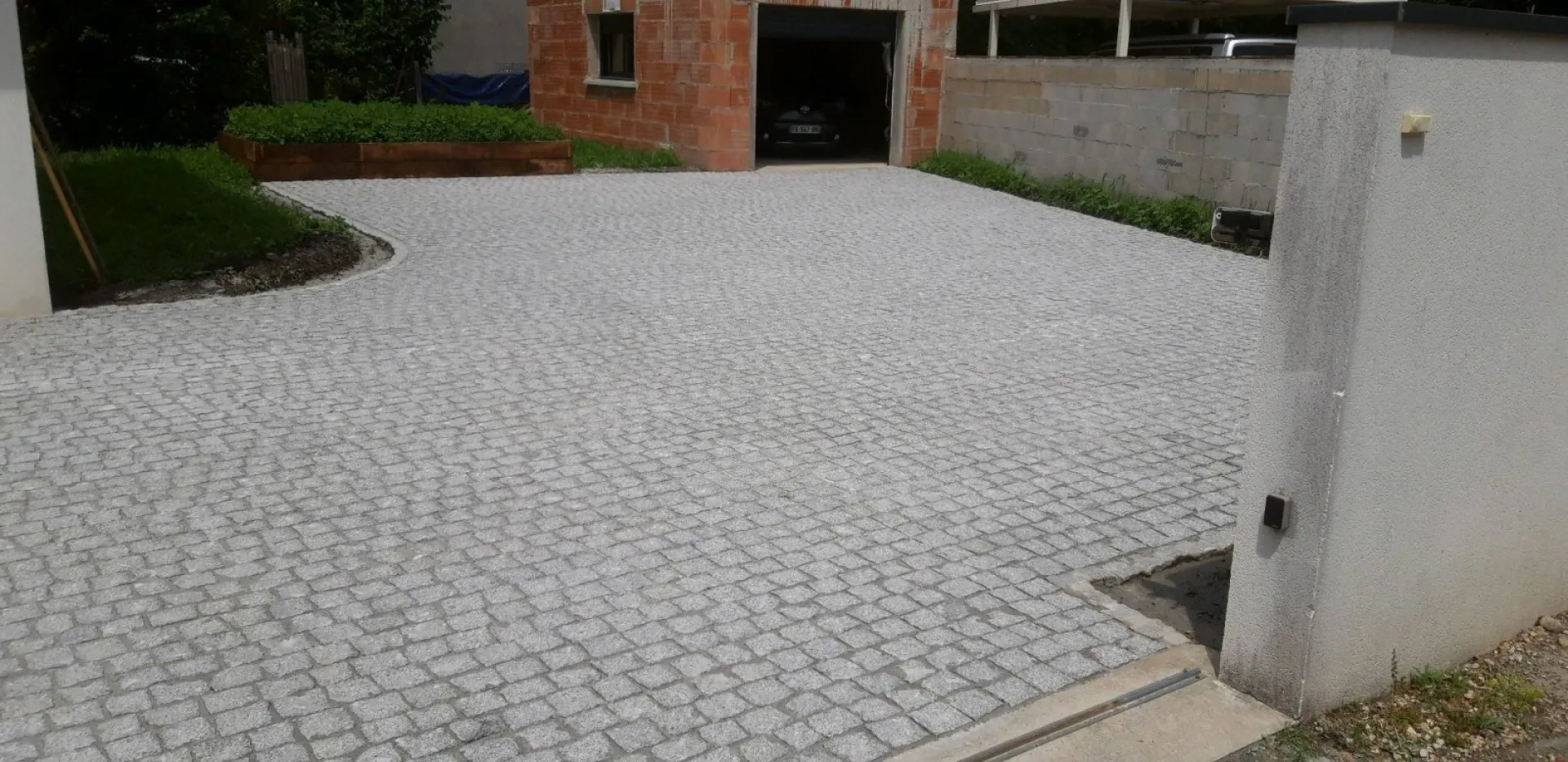 Création d'un parking en pavés granit Alba à Pessac en Gironde