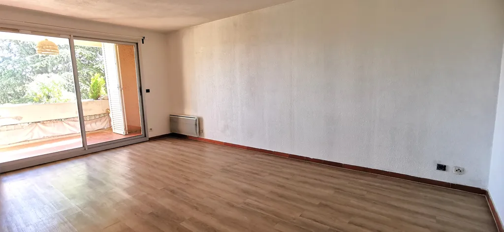 Vente appartement T3 Cassis dans résidence avec piscine sur les hauteurs du village  avec ascenseur & terrasse