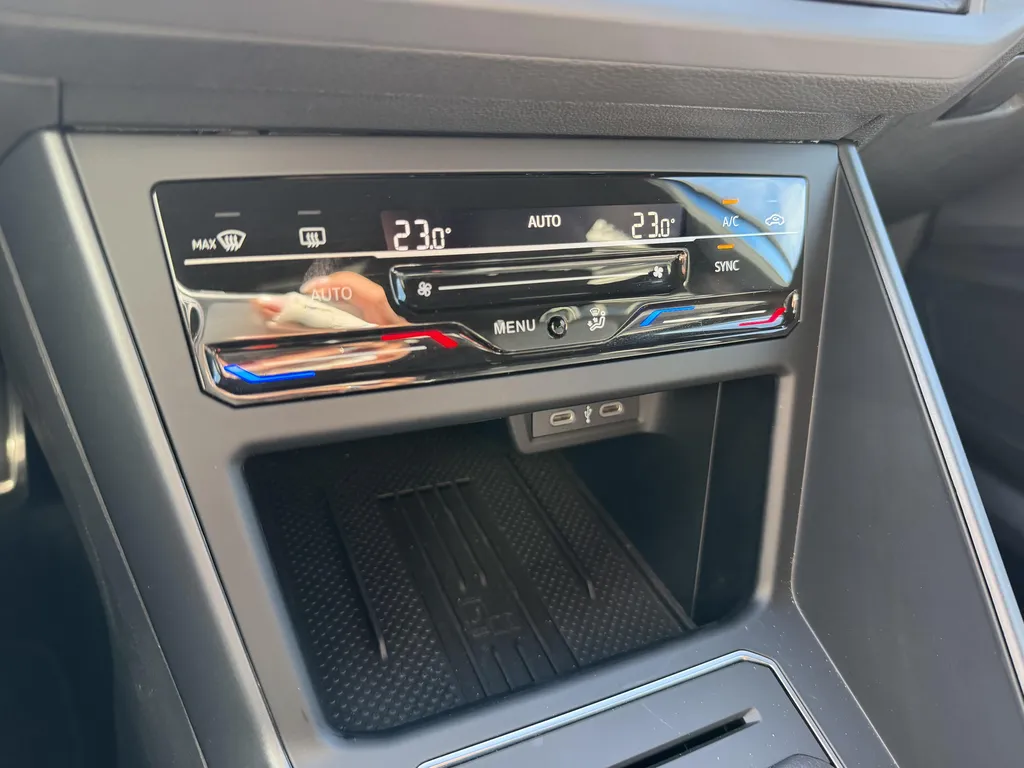 Volkswagen Polo R-Line d’occasion récente avec boîte automatique DSG7 disponible chez votre concessionnaire autour du Havre