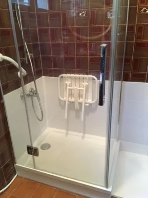 Remplacement baignoire par douche sénior sécurisée à Vaulx-en-Velin, Rhône (69)