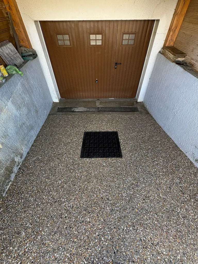 Terrassement et Allée en Béton Désactivé à Louviers et Évreux (27)