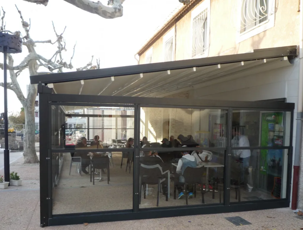 toiture et paravents rétractables pour terrasse restaurant