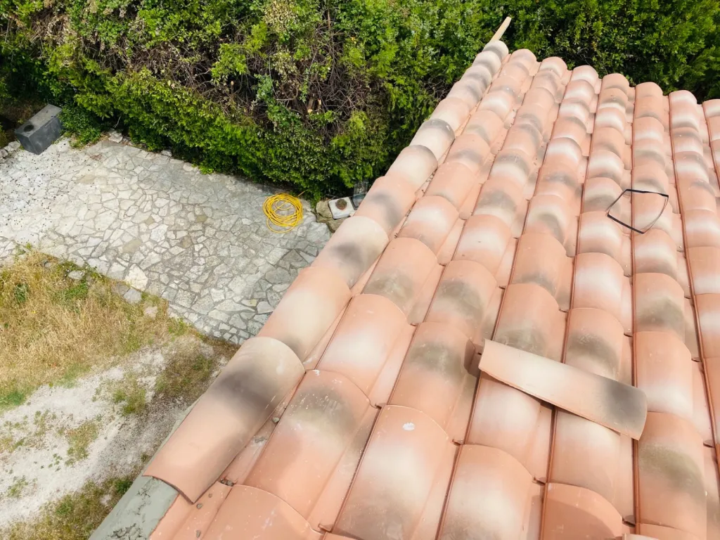Remplacement d’une toiture de maison en tuiles Mécaniques Abeilles sur Aix en Provence