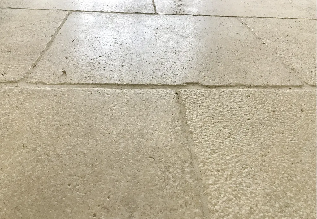 Cèdre Bronze - Créa Stone Dallage en pierre naturelle pour sublimer terrasses façades sols intérieurs extérieurs avec élégance chaleureuse