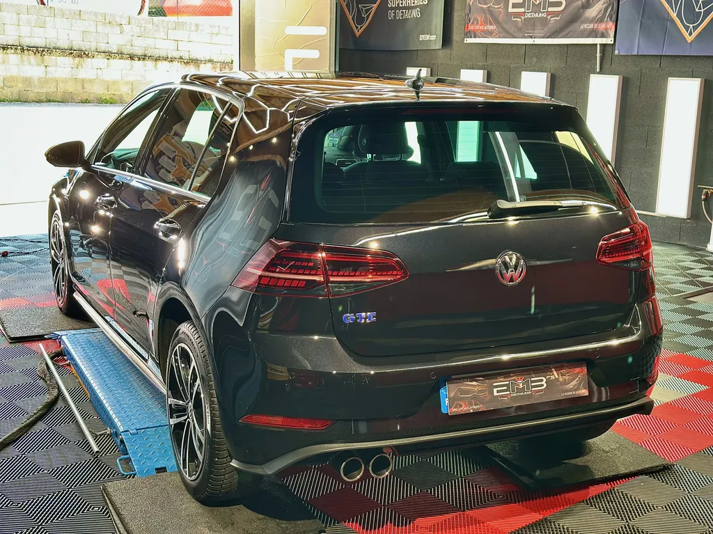 Restauration Volkswagen Golf GTE polissage Traitement céramique sur Lyon 