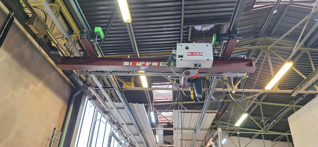 Fourniture et remplacement d’un pont roulant mono-poutre 1T suspendu avec déport à Annecy en Haute-Savoie