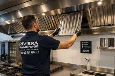 Les graisses accumulées dans les hottes de cuisine représentent l'une des principales causes d'incendie en restauration. Riviera Ramonage accompagne les restaurants, hôtels et cuisines collectives de Cannes, Grasse et Nice avec des prestations de nettoyag