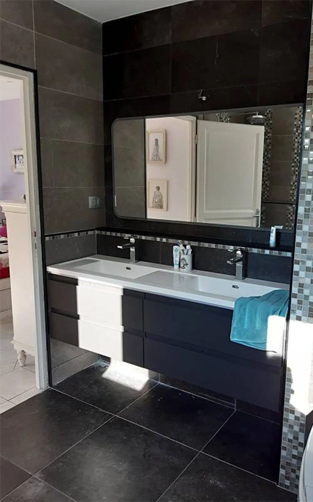 Installation d'un meuble de salle de bain