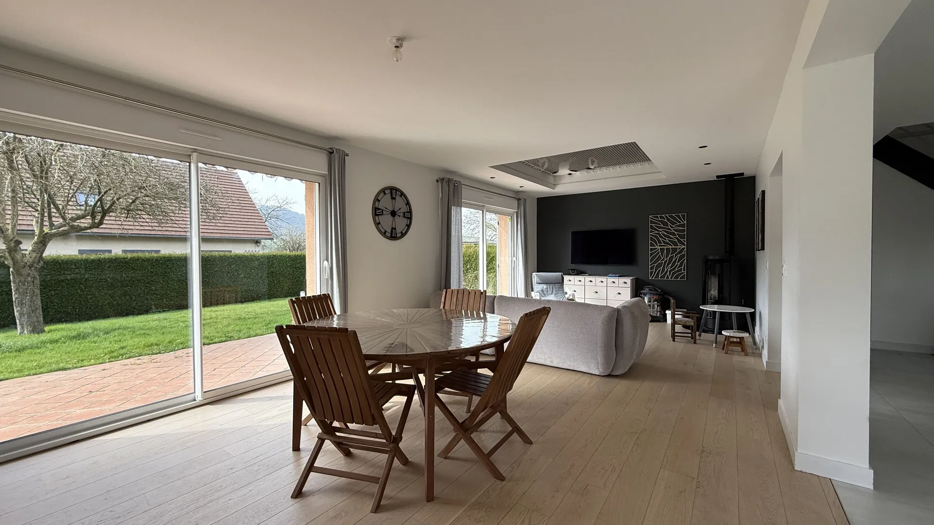 Ce bien immobilier à vendre en Seine-Maritime offre un cadre de vie agréable, idéal pour un achat de maison familiale proche de Dieppe.