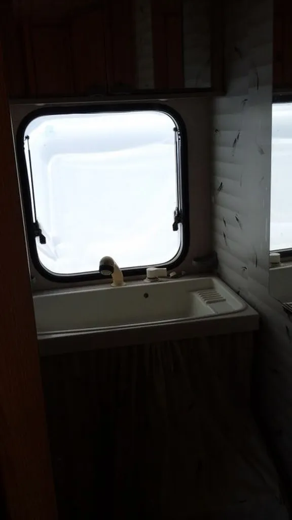 CLUB 420 TS AVEC EVIER RELEVABLE A GRANS 13450