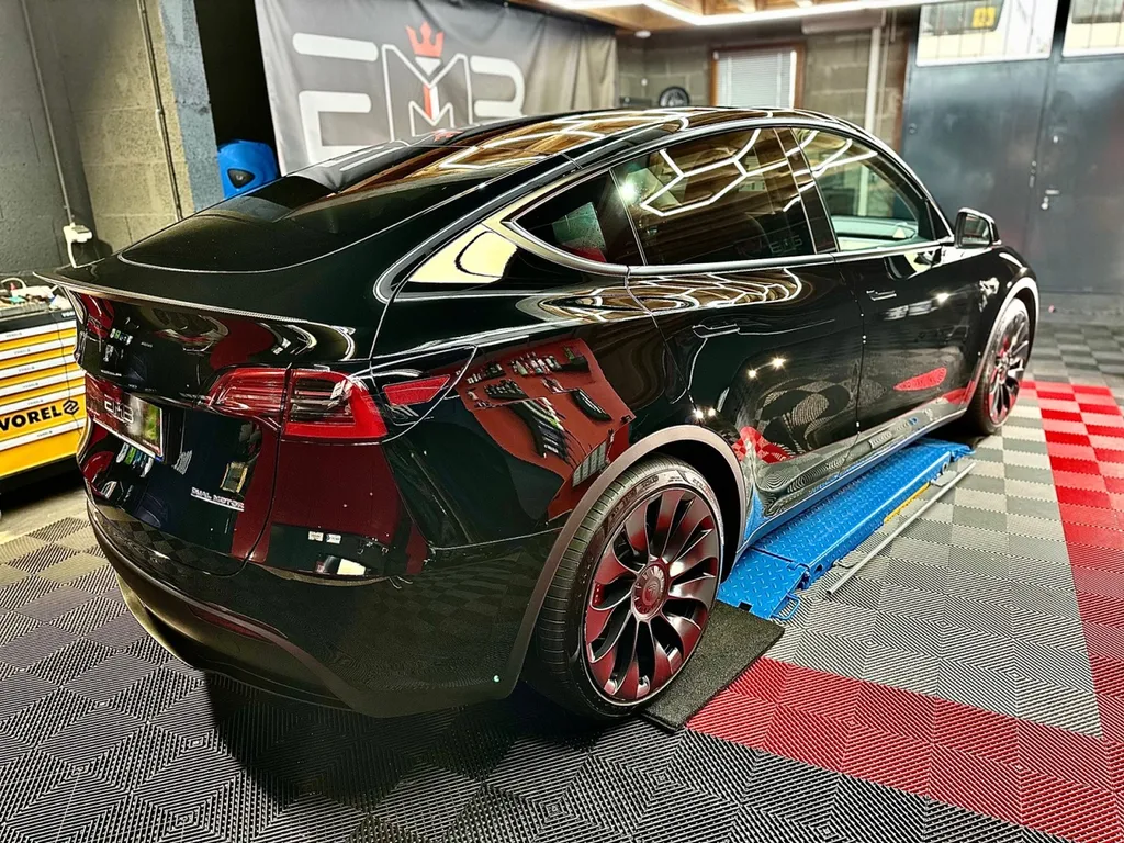 Protection carrosserie PPF Lyon plus traitement céramique carrosserie Tesla model Y Perf 