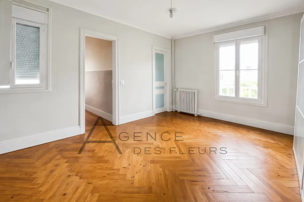 A saisir maison bourgeoise de 154 m² habitables édifiée sur un terrain de 344 m²