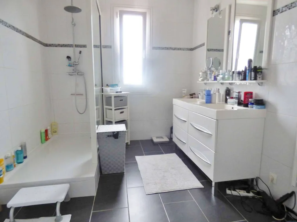 Acheter pavillon 4 chambres proche écoles proche centre ville elbeuf 76