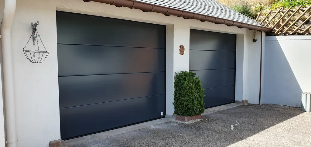 Remplacement portes de garage sectionnelles Isoprima RT 120 sur-mesure gris 7016