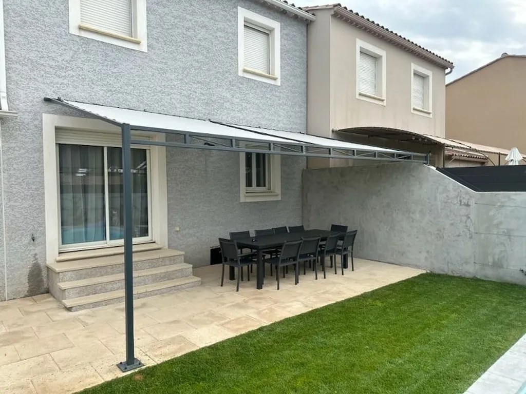 TONNELLE AVEC BACHE MICRO PERFOREESUR MESURE AVEC POSE FOS SUR MER 