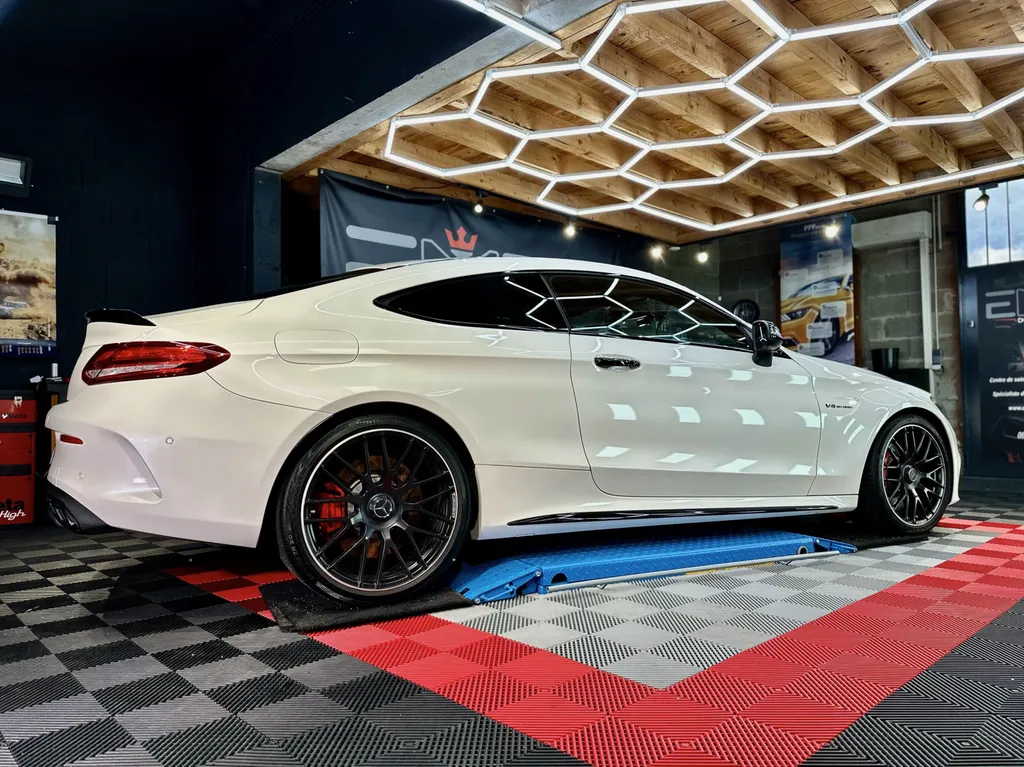 polissage Carroserie traitement céramique EMB DETAILING Vaugneray socialiste Mercedes C63 AMG