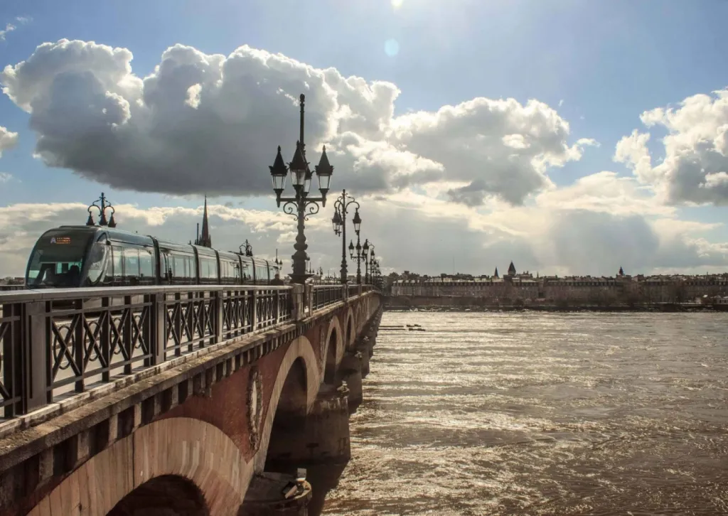 Estimation de bien immobilier Bordeaux : obtenez une évaluation précise avec Arnaud Droulers Immobilier