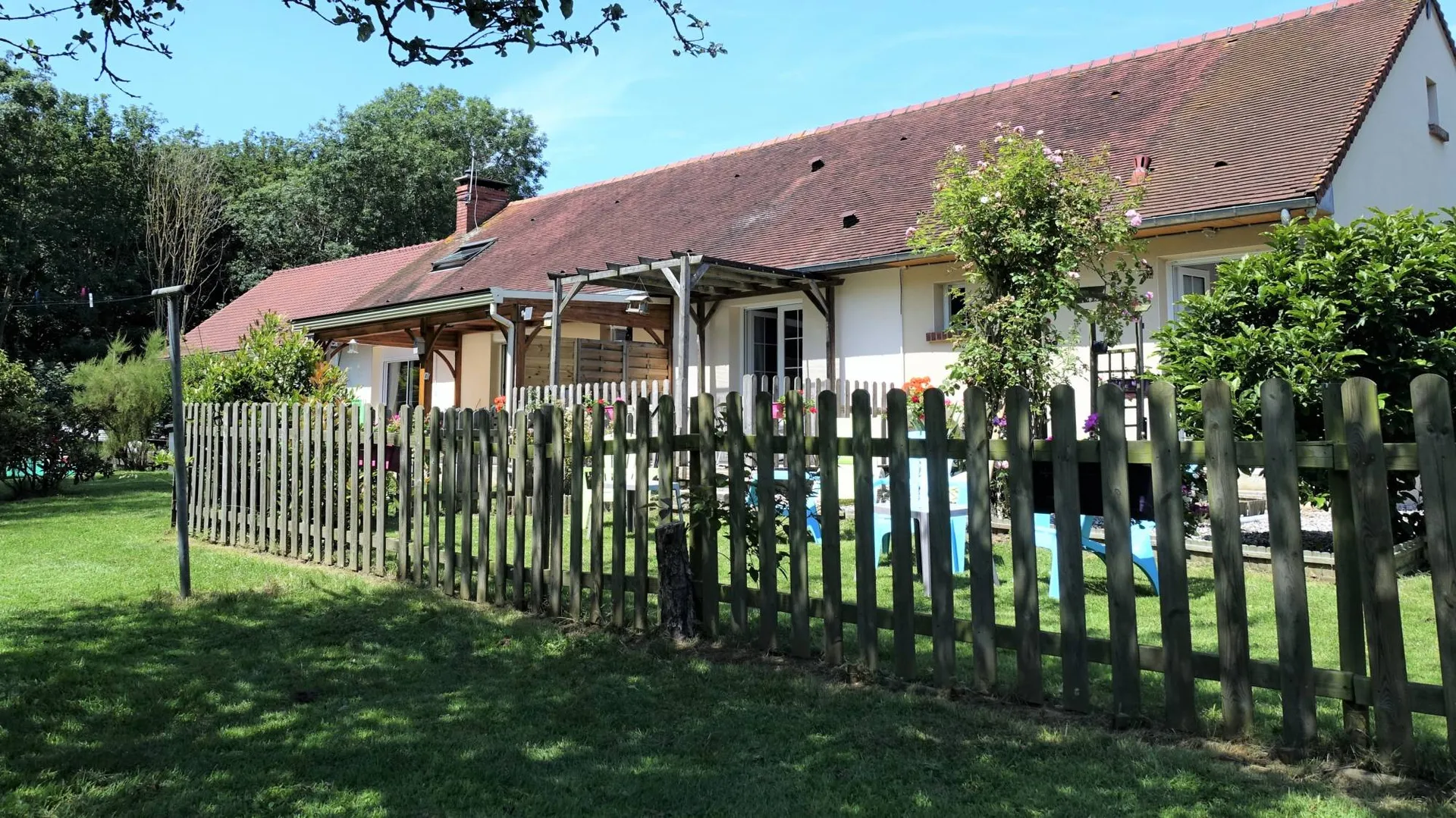 Maison de ville gros potentiel chambres d'hôtes, 7 chambres (dont 3 chambres d'hôtes), 3 salles d'eau à 3 min du front de mer. Axe Le Tréport 76470 - Saint-Valery-sur-Somme 80230
