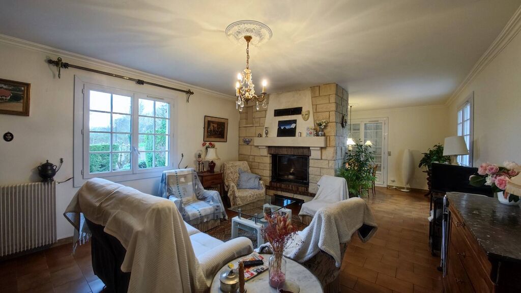 Vend spacieuse maison de 155 m² avec dependances échappée mer proche de la plage