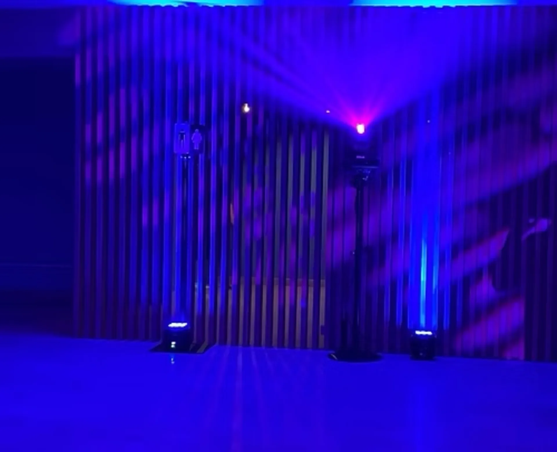 PANNEAU WC SUR PIED OU AIMANTE