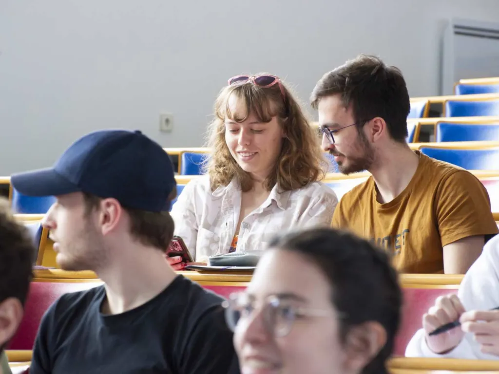 reportage photographique pour école d'enseignement supérieur étudiants dans l'amphithéâtre