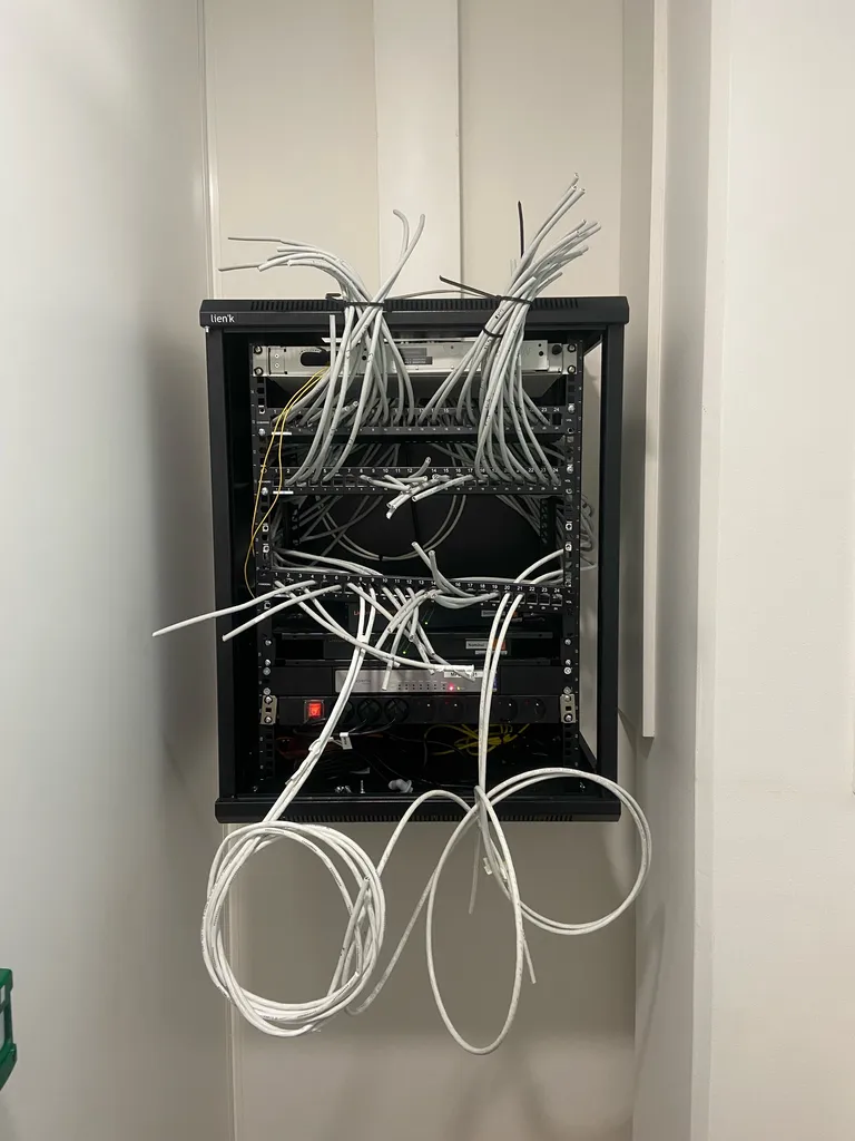 Installation réseau RJ45 à Aix-en-Provence, Vitrolles et les Alpilles – Infrastructure informatique performante