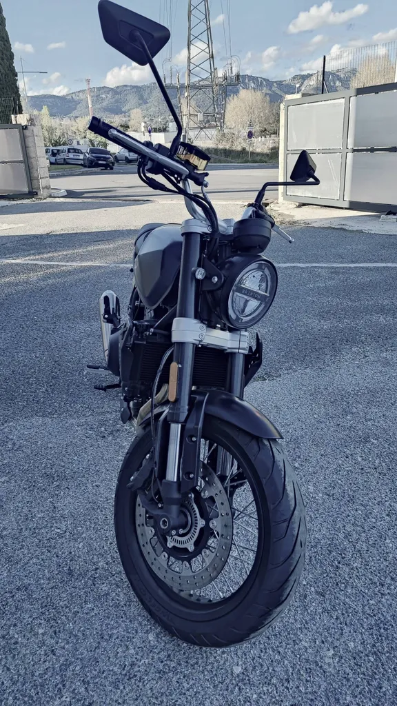 DESTOCKAGE Moto Neuve BRIXTON Crossfire 500 noire