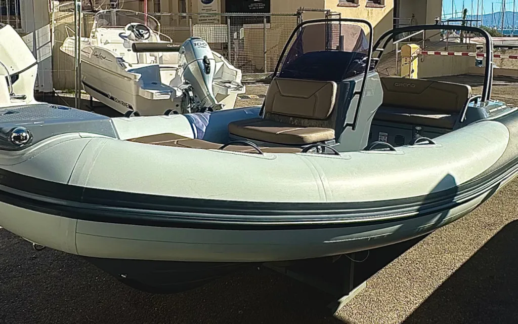 En vente à Six-Fours les plages bateau semi-rigide GRAND Golden Line Cruiser G500