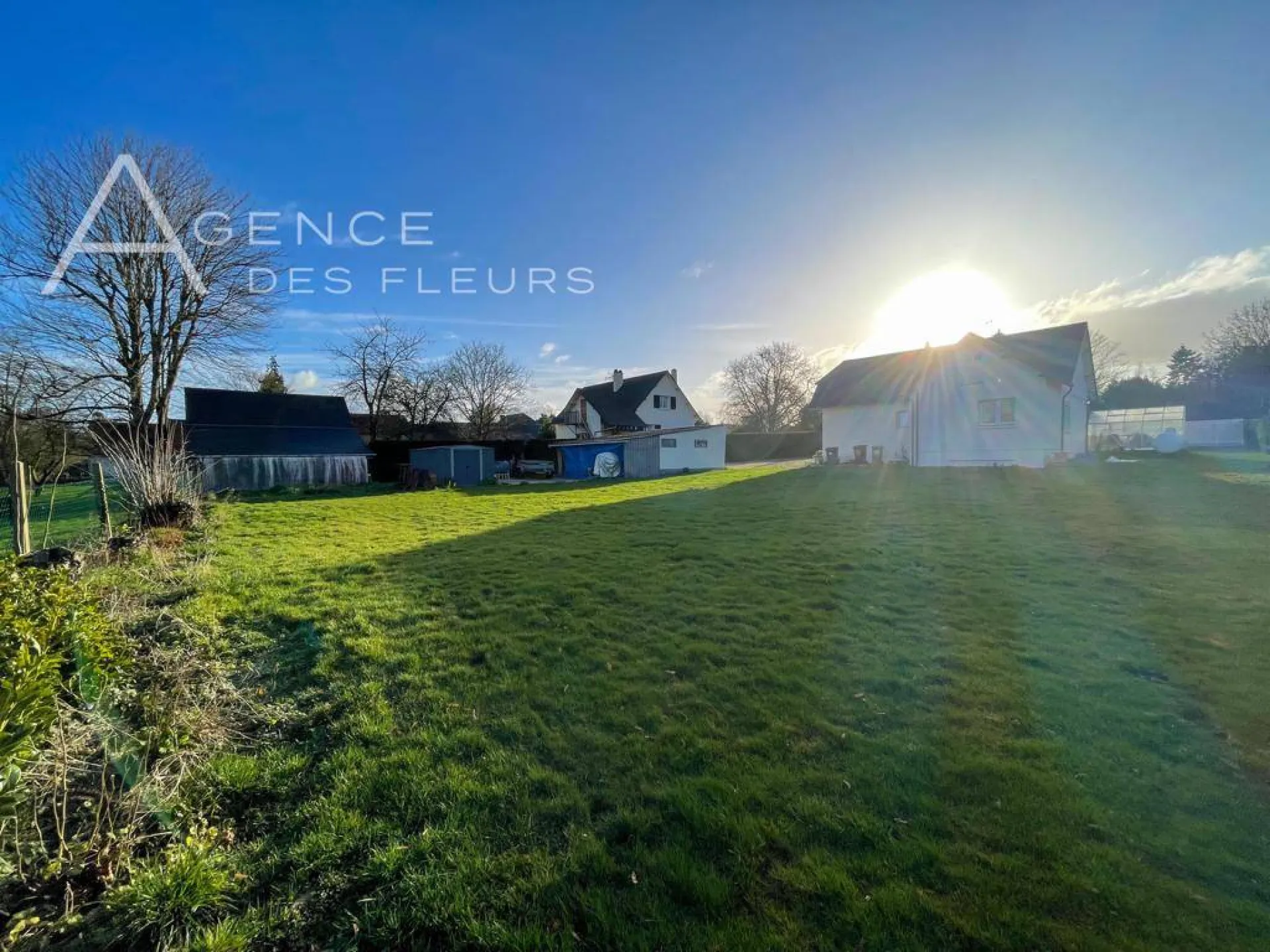 TERRAIN CLÔTURÉ AU CALME