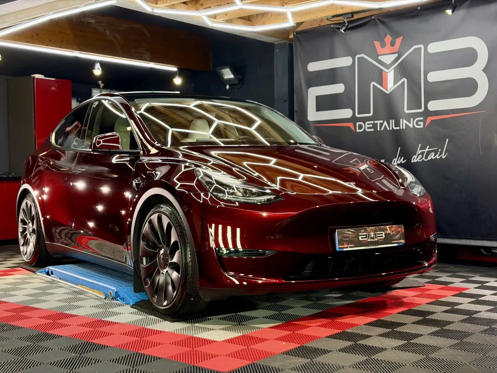 Protection céramique Tesla Model Y à Vaugneray – Sublimer et préserver votre SUV électrique près de Lyon