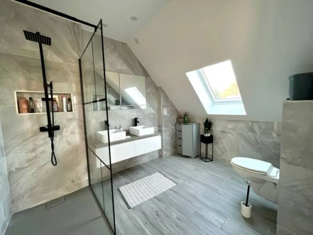 A saisir maison neuve de 170 m² habitables édifiée sur 680 m² de terrain sur la commune des DAMPS 27340