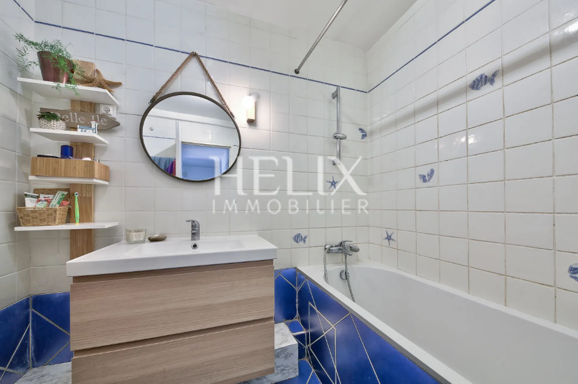 Un bel appartement 4 pièces de 73 m² quartier Princesse au Vésinet.Un séjour avec balcon, trois chambres, une place de parking extérieur et une cave.Proche écoles et commerces. Lumineux et sans vis-à-vis.Exclusivité Hélix Immobilier.