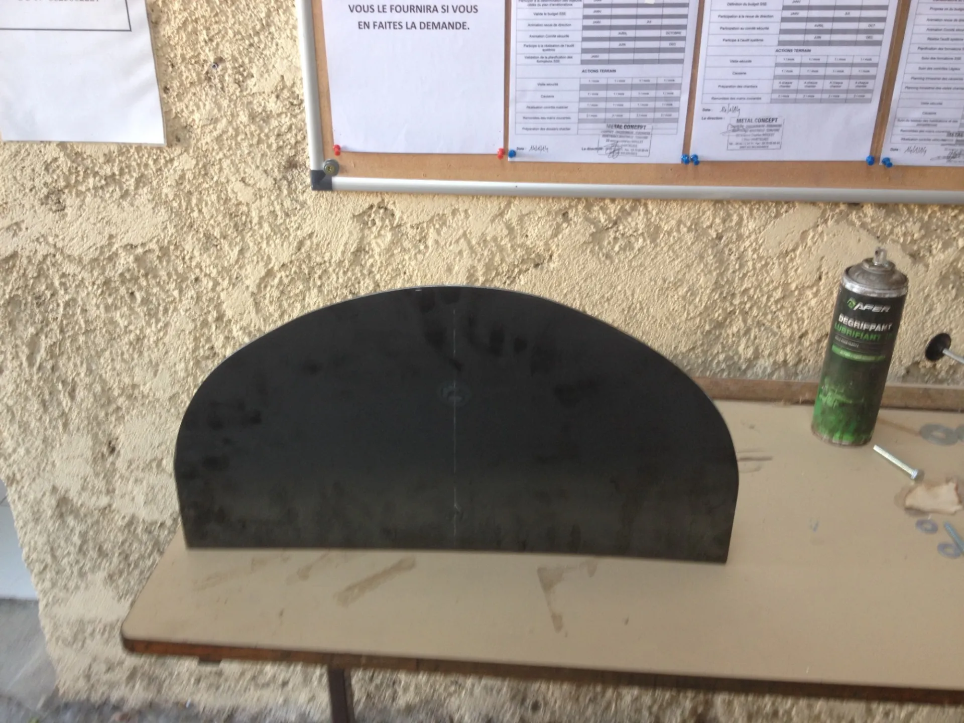 PORTE EN FER FORGE POUR FOUR A  MARTIGUES