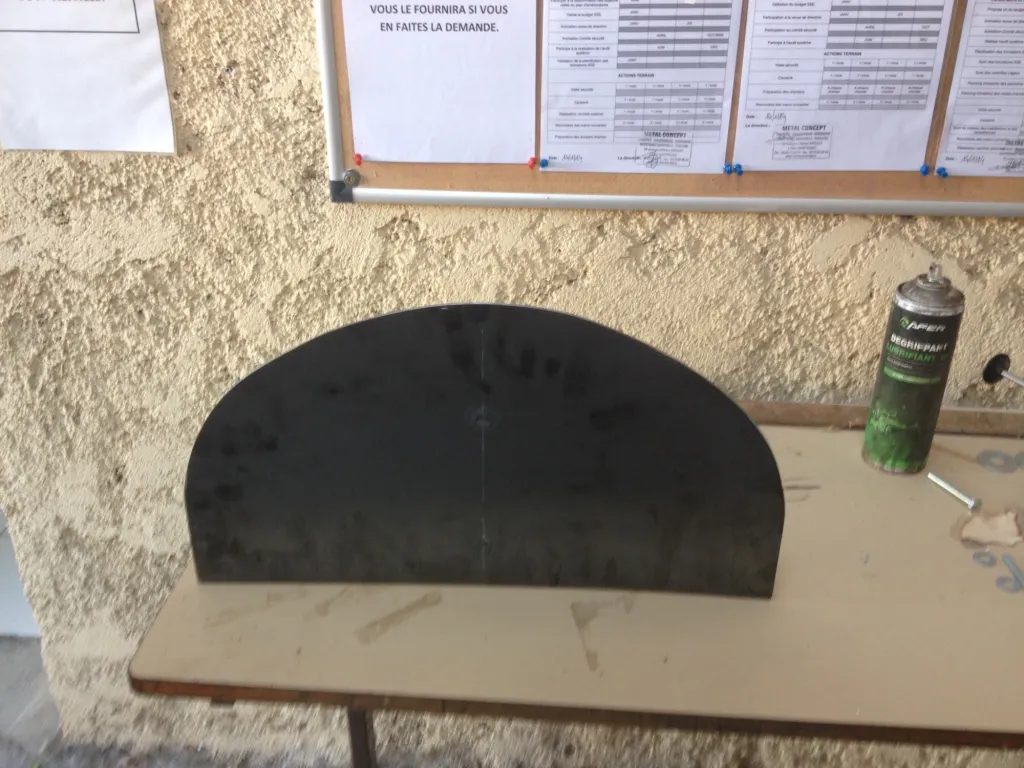 PORTE EN FER FORGE POUR FOUR A  MARTIGUES