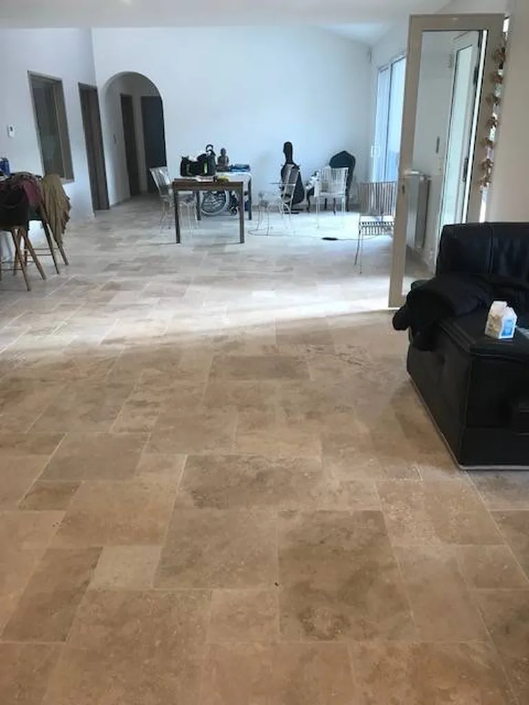 DALLAGES INTERIEURS EN TRAVERTIN BEIGE 1ER CHOIX MIX AU FORMAT OPUS 