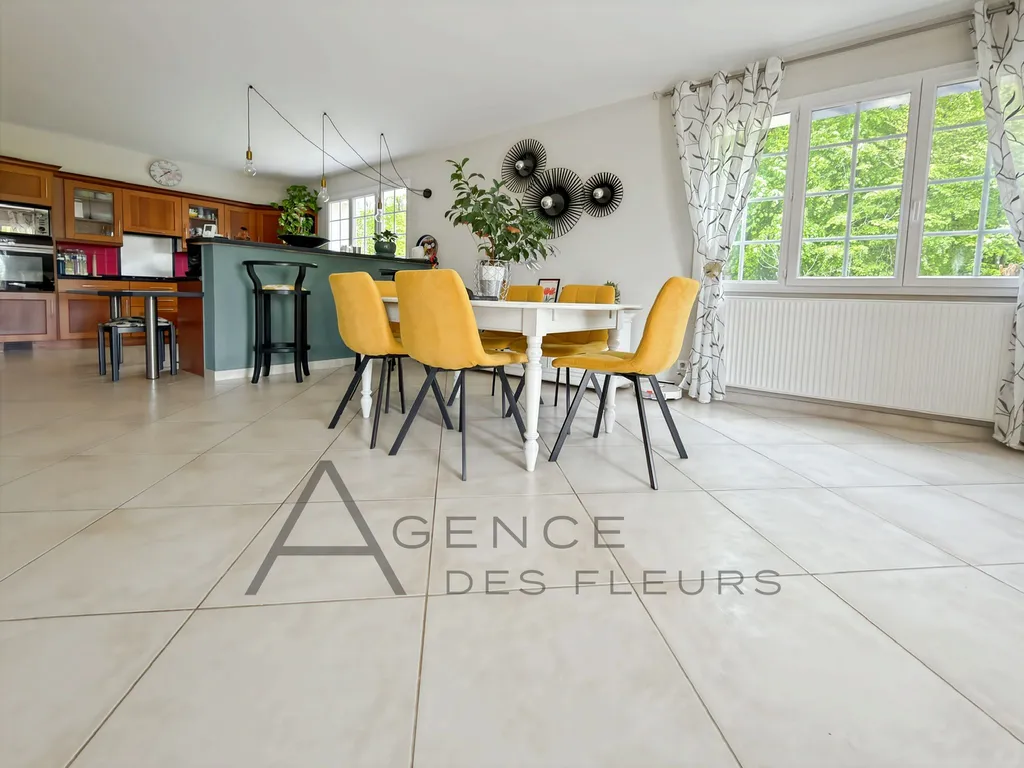 A vendre, propriété de charme de 202 m² édifiée sur un terrain de 3952 m² sur la commune de FRENEUSE 76410