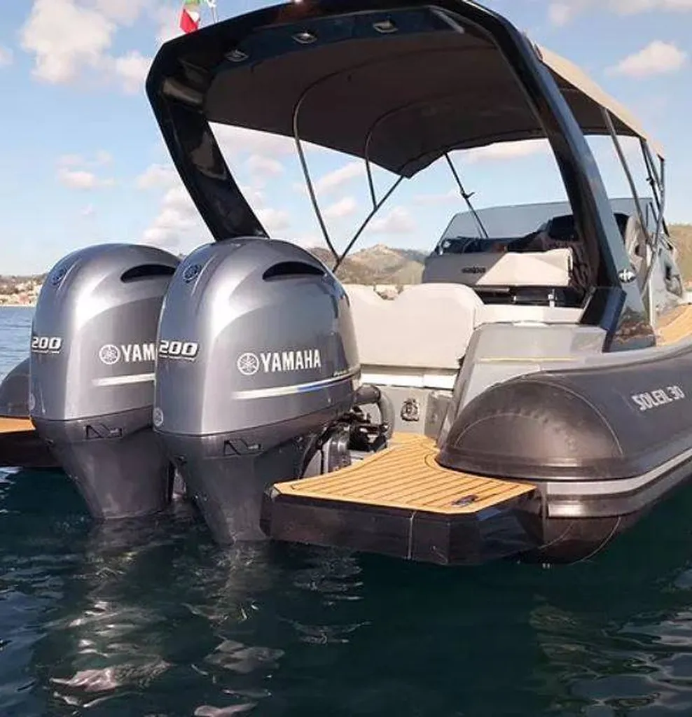 Bateau semi-rigide Salpa Soleil 30 à Bandol