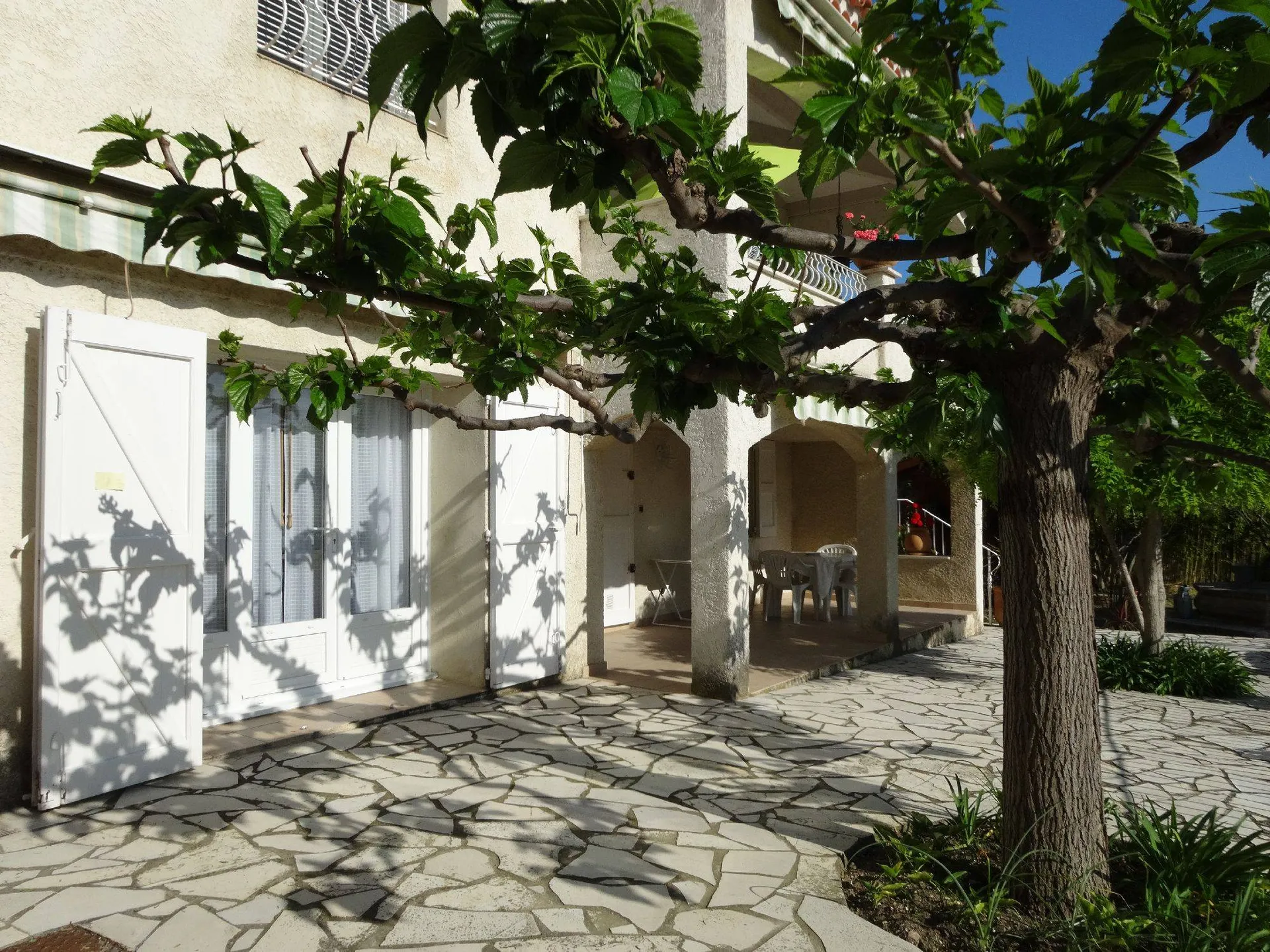 A vendre maison 6 Cassis au calme dans le centre avec piscine et garage