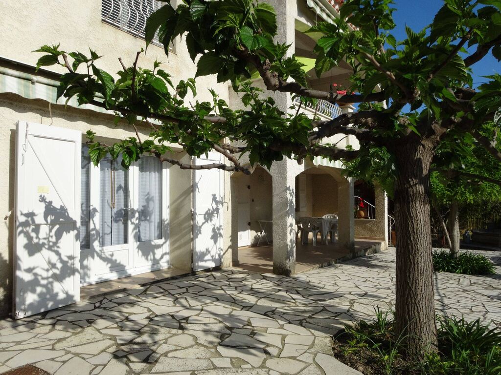 A vendre maison 6 Cassis au calme dans le centre avec piscine et garage