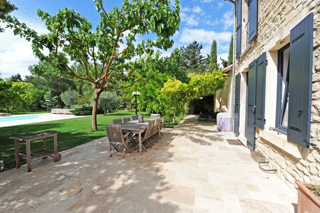 Pernes les Fontaines, Mas en pierres rénové avec piscine à proximité d'un village   