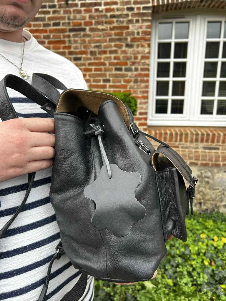 Sac à dos le Baroudeur Noir de Paul Marius disponible chez Evasion Eu