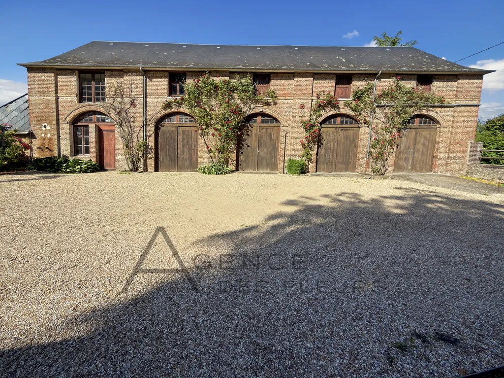 À vendre, propriété d'exception de 265 m² sur un terrain de 5200 m² située à LA SAUSSAYE 27370