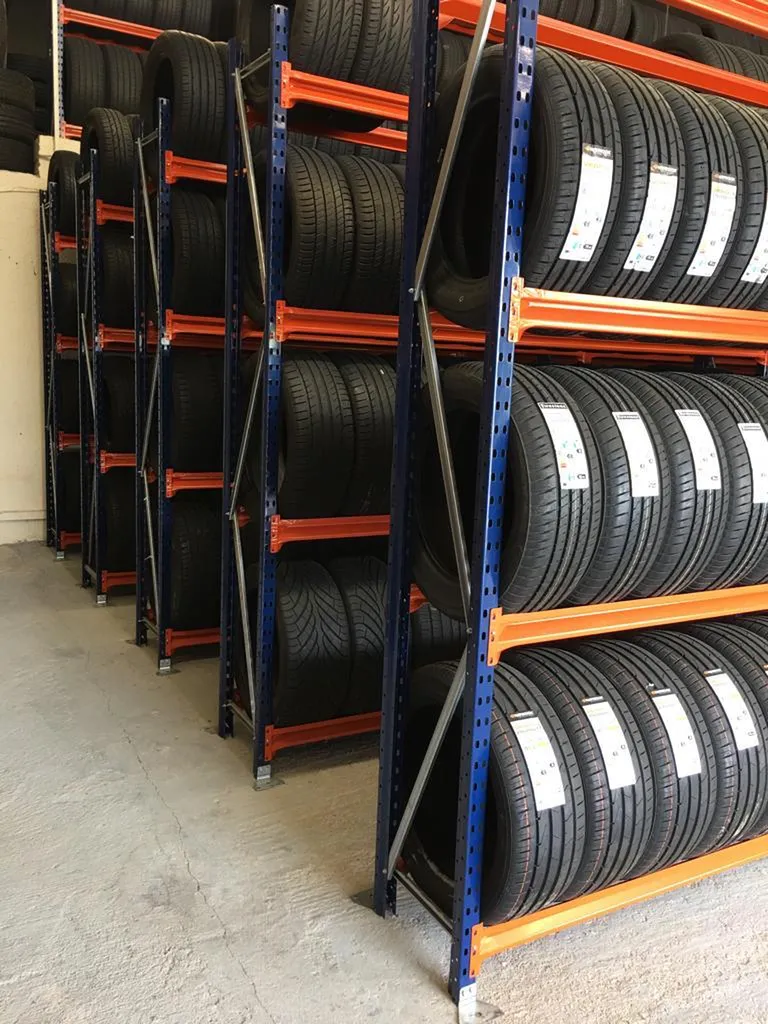 Installer un rayonnage porte-pneus professionnel pour garage et centre automobile à Toulouse, Albi et dans le Gers