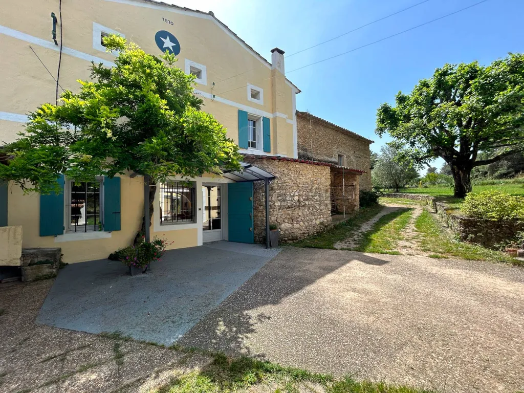 Propriété proche de Gordes à vendre