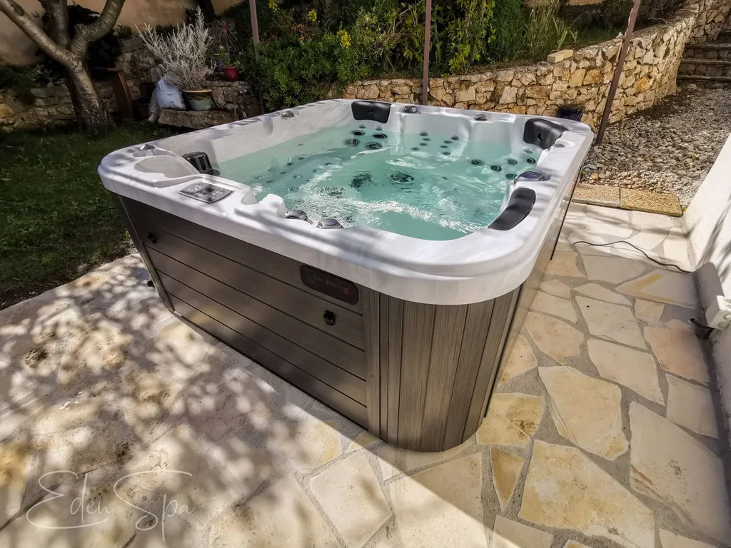 jacuzzi spa américain exterieur les pennes-mirabeau