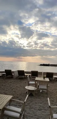Vue depuis les terrasses sur la plage à Monaco